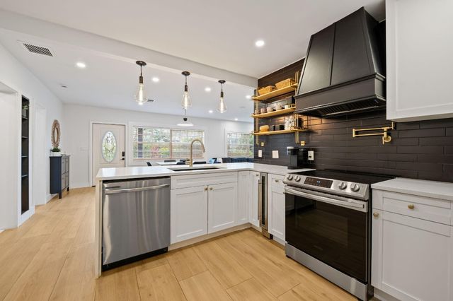 739 NE 17th Road, Fort Lauderdale, FL 33304