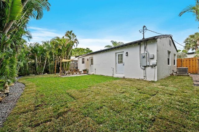 739 NE 17th Road, Fort Lauderdale, FL 33304