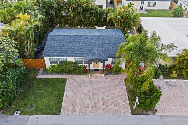 739 NE 17th Road, Fort Lauderdale, FL 33304