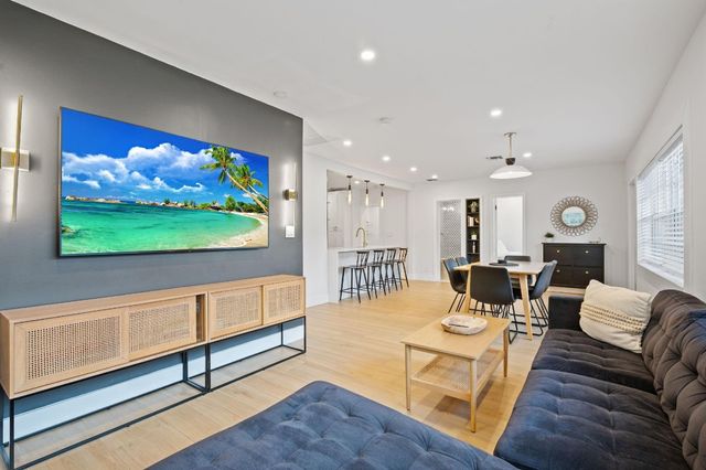 739 NE 17th Road, Fort Lauderdale, FL 33304