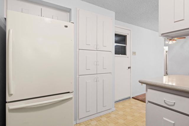 801 Meadowlark Drive, Mansfield, TX 76063