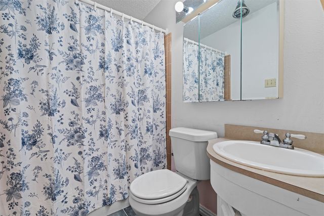 801 Meadowlark Drive, Mansfield, TX 76063