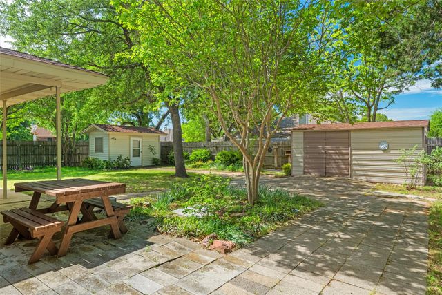 801 Meadowlark Drive, Mansfield, TX 76063