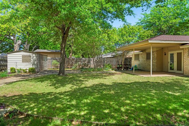 801 Meadowlark Drive, Mansfield, TX 76063