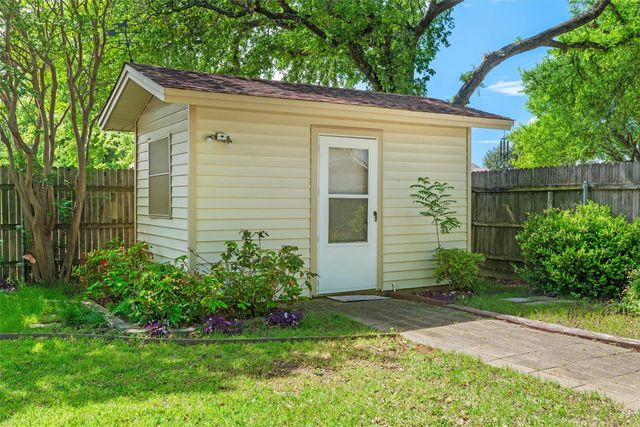 801 Meadowlark Drive, Mansfield, TX 76063