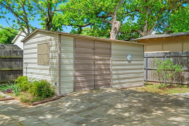 801 Meadowlark Drive, Mansfield, TX 76063