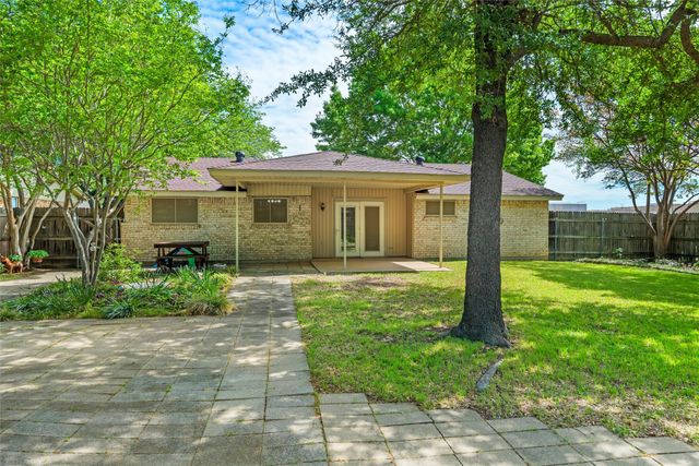 801 Meadowlark Drive, Mansfield, TX 76063