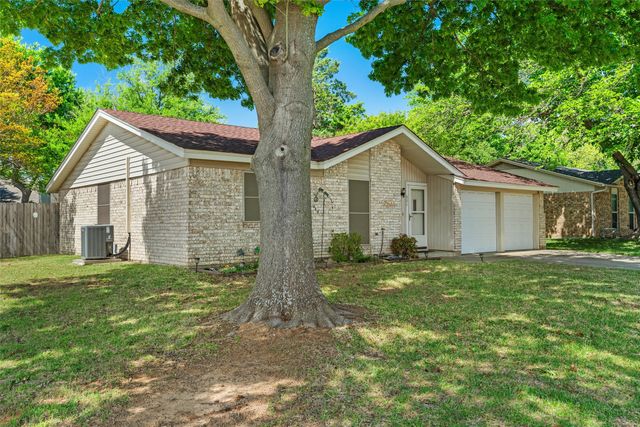 801 Meadowlark Drive, Mansfield, TX 76063