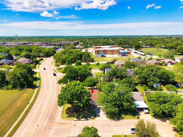 801 Meadowlark Drive, Mansfield, TX 76063