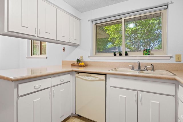 801 Meadowlark Drive, Mansfield, TX 76063