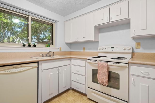 801 Meadowlark Drive, Mansfield, TX 76063