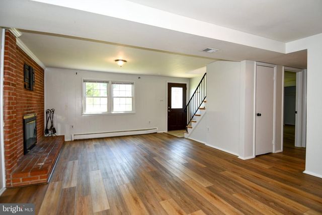 14716 DUNBAR LN, Woodbridge, VA 22193