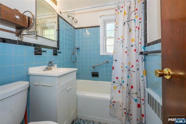 60 Sutton Avenue, Totowa, NJ 07512