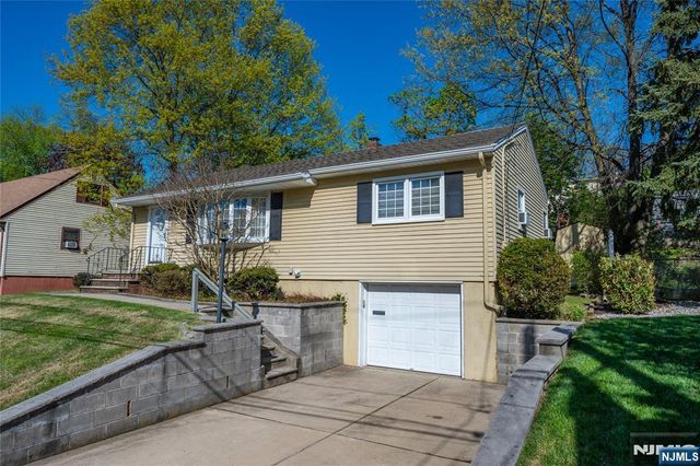 60 Sutton Avenue, Totowa, NJ 07512