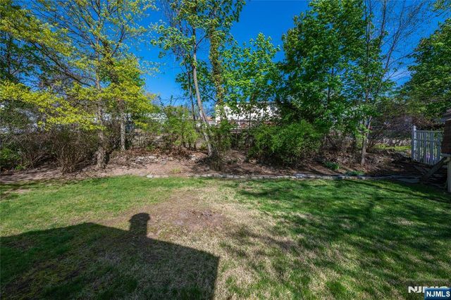 60 Sutton Avenue, Totowa, NJ 07512