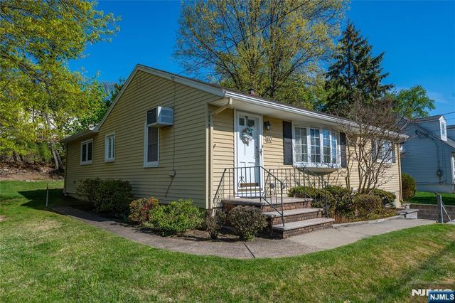 60 Sutton Avenue, Totowa, NJ 07512