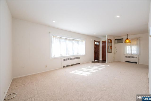 60 Sutton Avenue, Totowa, NJ 07512