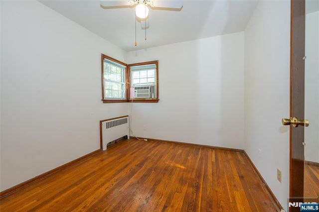 60 Sutton Avenue, Totowa, NJ 07512