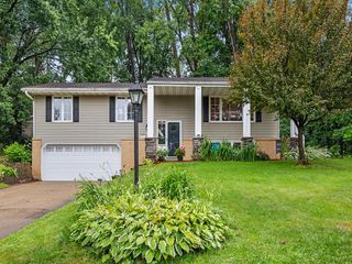 1915 Sioux Court, Burnsville, MN 55337