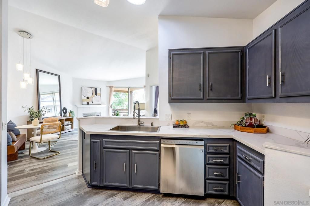 Image 5 of property listing at 7390 Mission Trails 94, Santee, CA 92071