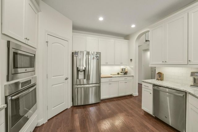 6 S Wheatleigh Drive, Tomball, TX 77375