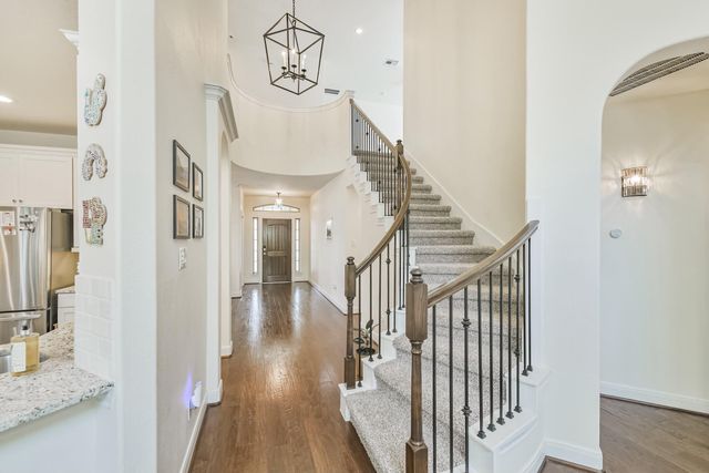 6 S Wheatleigh Drive, Tomball, TX 77375