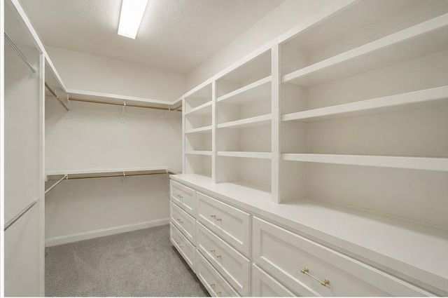 6 S Wheatleigh Drive, Tomball, TX 77375
