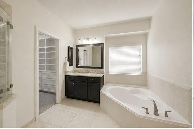 6 S Wheatleigh Drive, Tomball, TX 77375