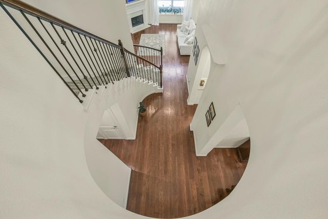 6 S Wheatleigh Drive, Tomball, TX 77375