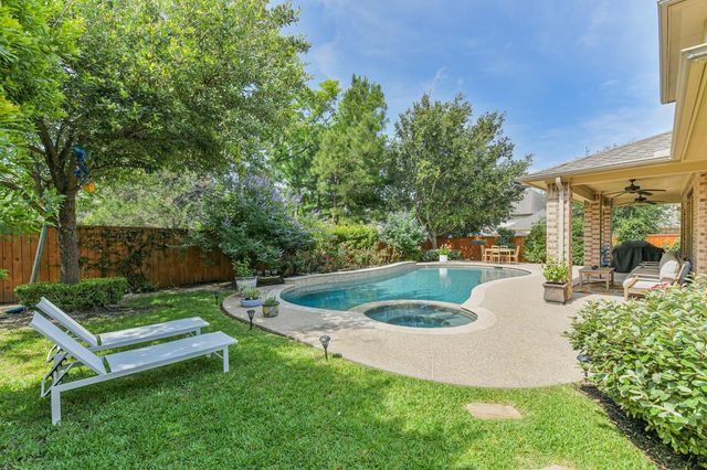 6 S Wheatleigh Drive, Tomball, TX 77375