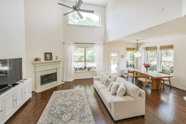 6 S Wheatleigh Drive, Tomball, TX 77375