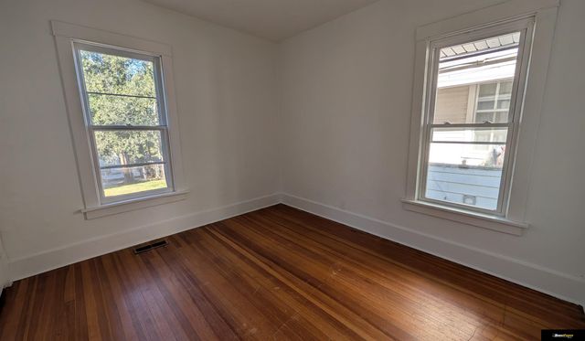 1944 S 11 Street, Omaha, NE 68108