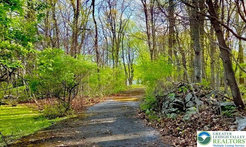 4825 South Mountain Drive, Upper Milford Twp, PA 18049