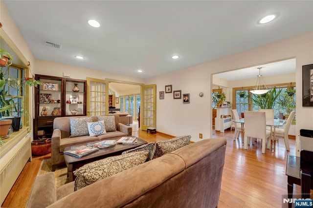 460 Maple Avenue, Twp Of Washington, NJ 07676