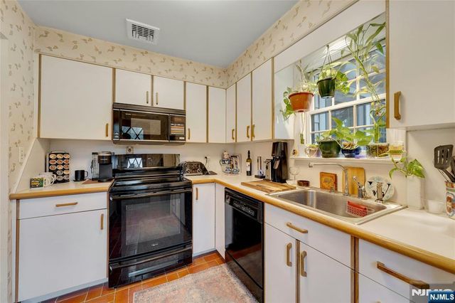 460 Maple Avenue, Twp Of Washington, NJ 07676