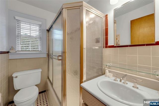 460 Maple Avenue, Twp Of Washington, NJ 07676