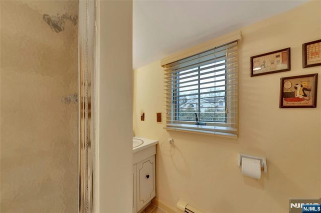 460 Maple Avenue, Twp Of Washington, NJ 07676