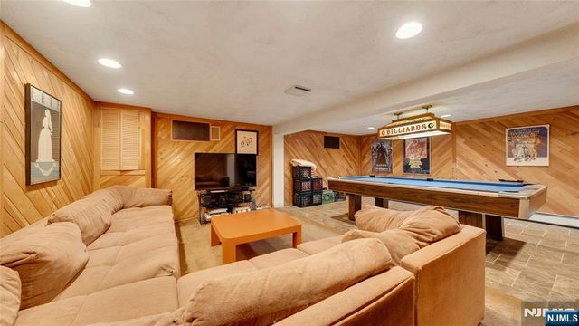 460 Maple Avenue, Twp Of Washington, NJ 07676