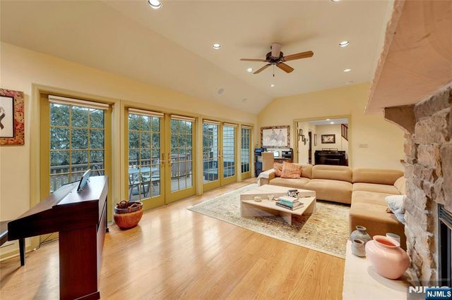 460 Maple Avenue, Twp Of Washington, NJ 07676