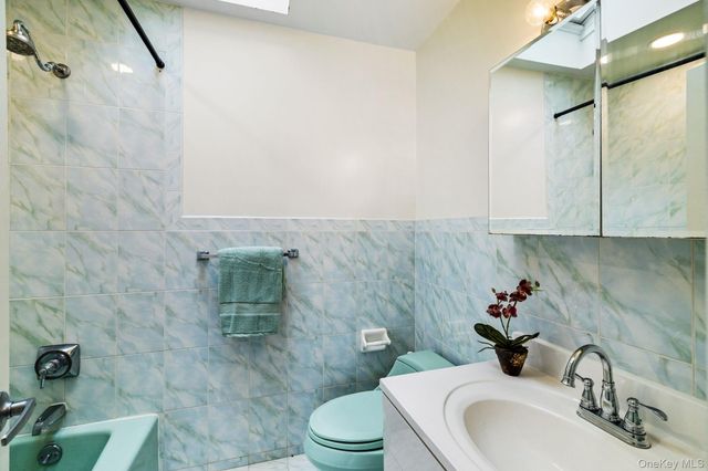 230 Sickletown Road, West Nyack, NY 10994