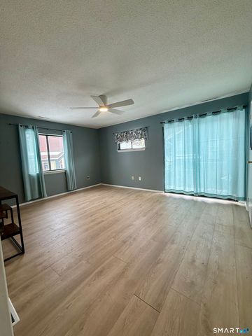 6 Stonegate Circle A, Branford, CT 06405