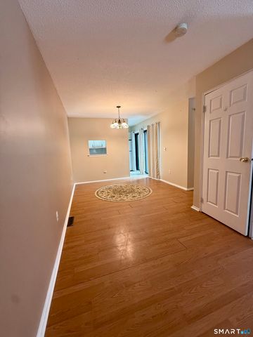 6 Stonegate Circle A, Branford, CT 06405