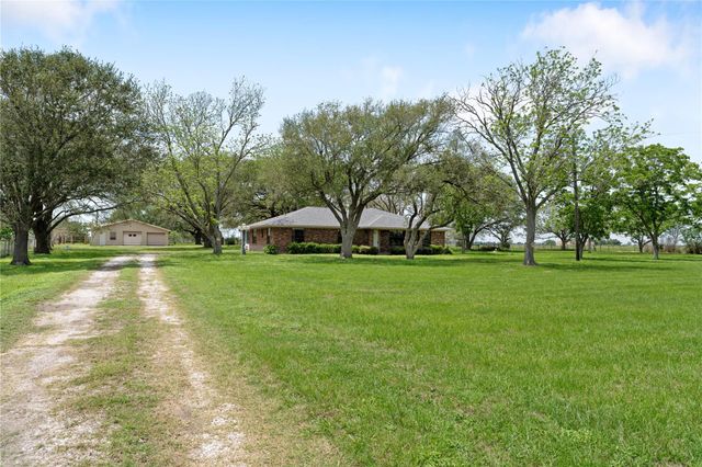 1518 County Road 307, El Campo, TX 77437