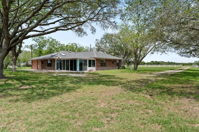 1518 County Road 307, El Campo, TX 77437