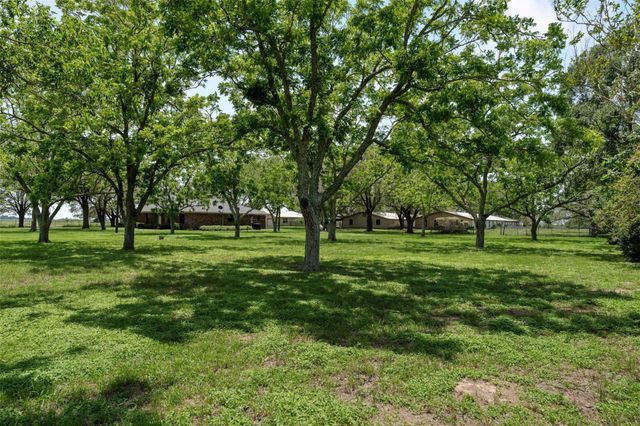 1518 County Road 307, El Campo, TX 77437