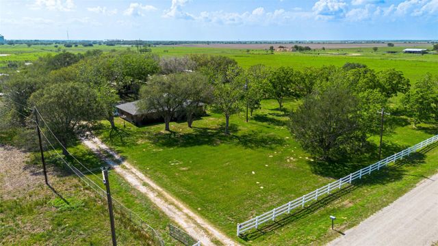 1518 County Road 307, El Campo, TX 77437