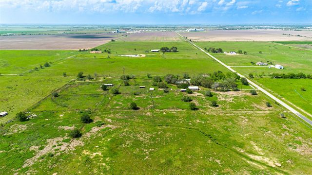 1518 County Road 307, El Campo, TX 77437