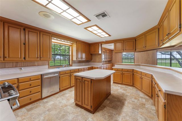 1518 County Road 307, El Campo, TX 77437