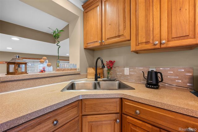 13321 Rosedale Street, Southgate, MI 48195