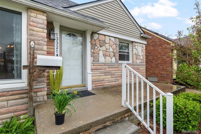 13321 Rosedale Street, Southgate, MI 48195